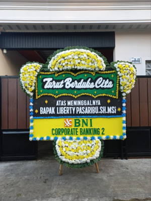 Papan Bunga Duka di Gajah Mada