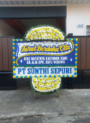 Papan Bunga Duka di Gajah Mada
