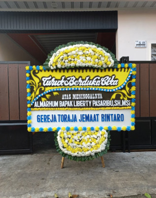 Papan Bunga Duka di Gajah Mada