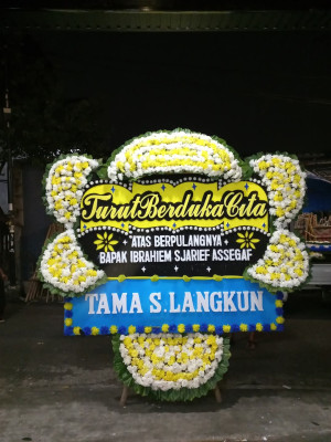 Papan Bunga Duka di Gajah Mada