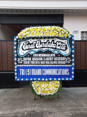 Papan Bunga Duka di Gajah Mada